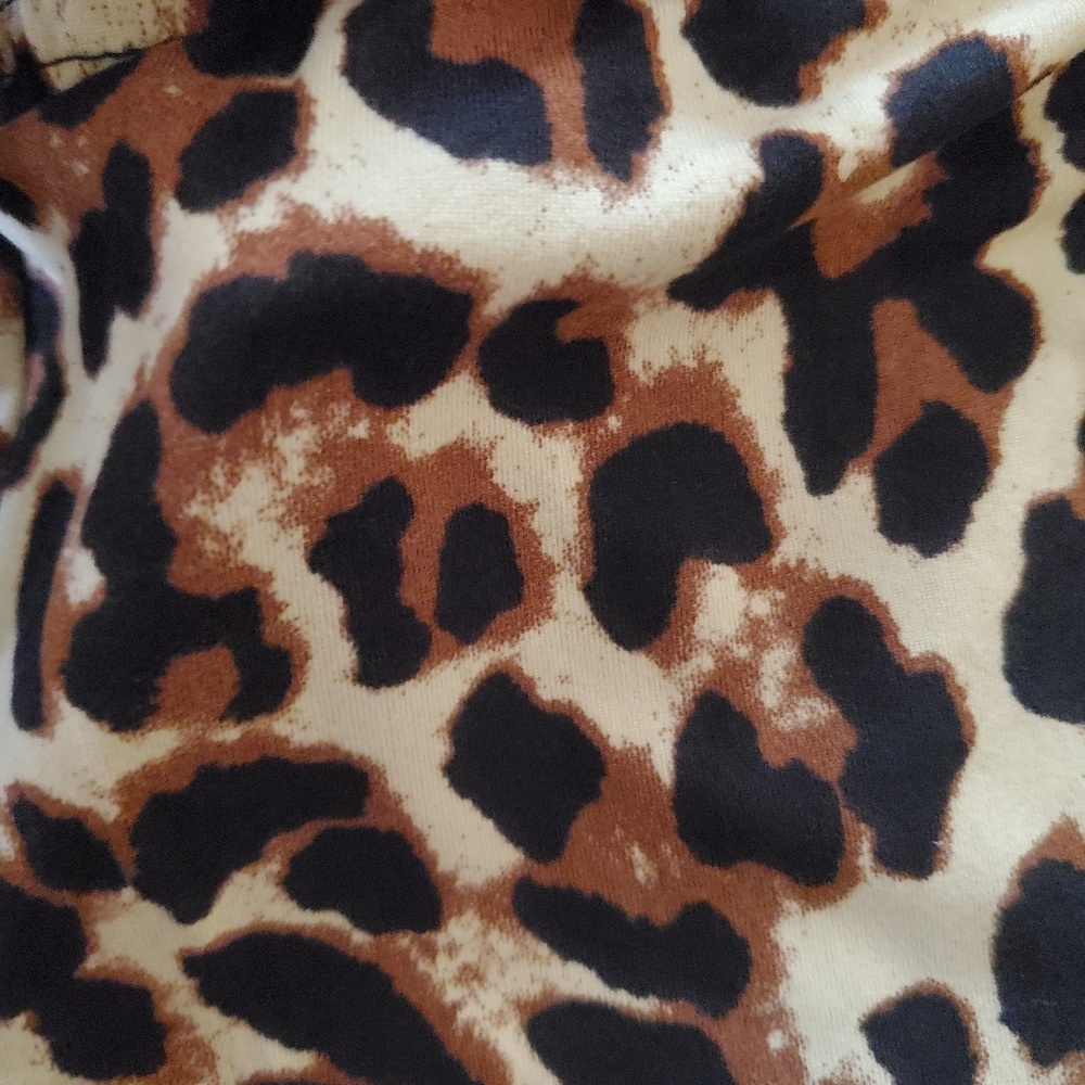 Leopard print M dolphin shorts - Picture 4 of 4